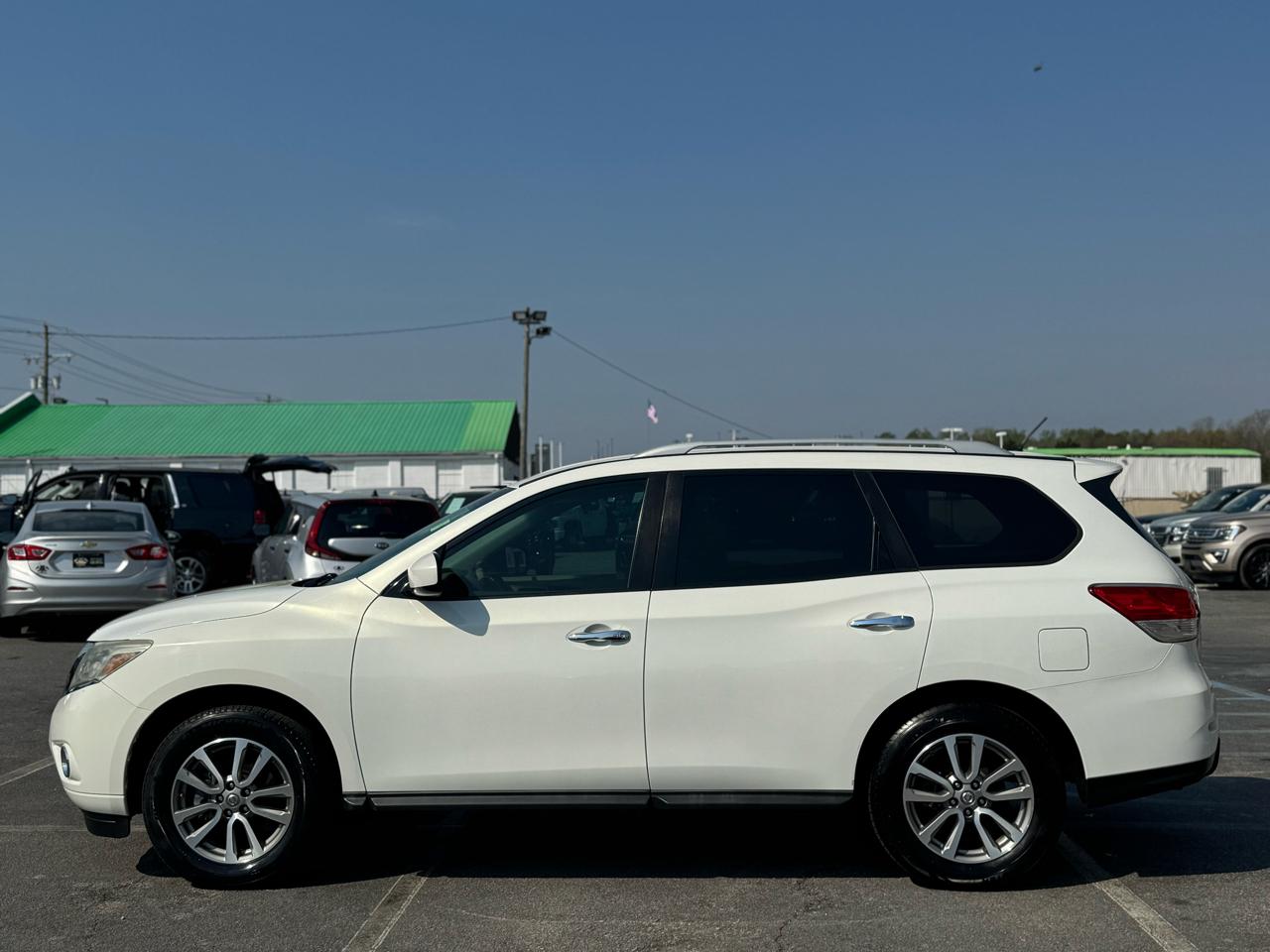 Nissan Pathfinder SV 4WD 2013