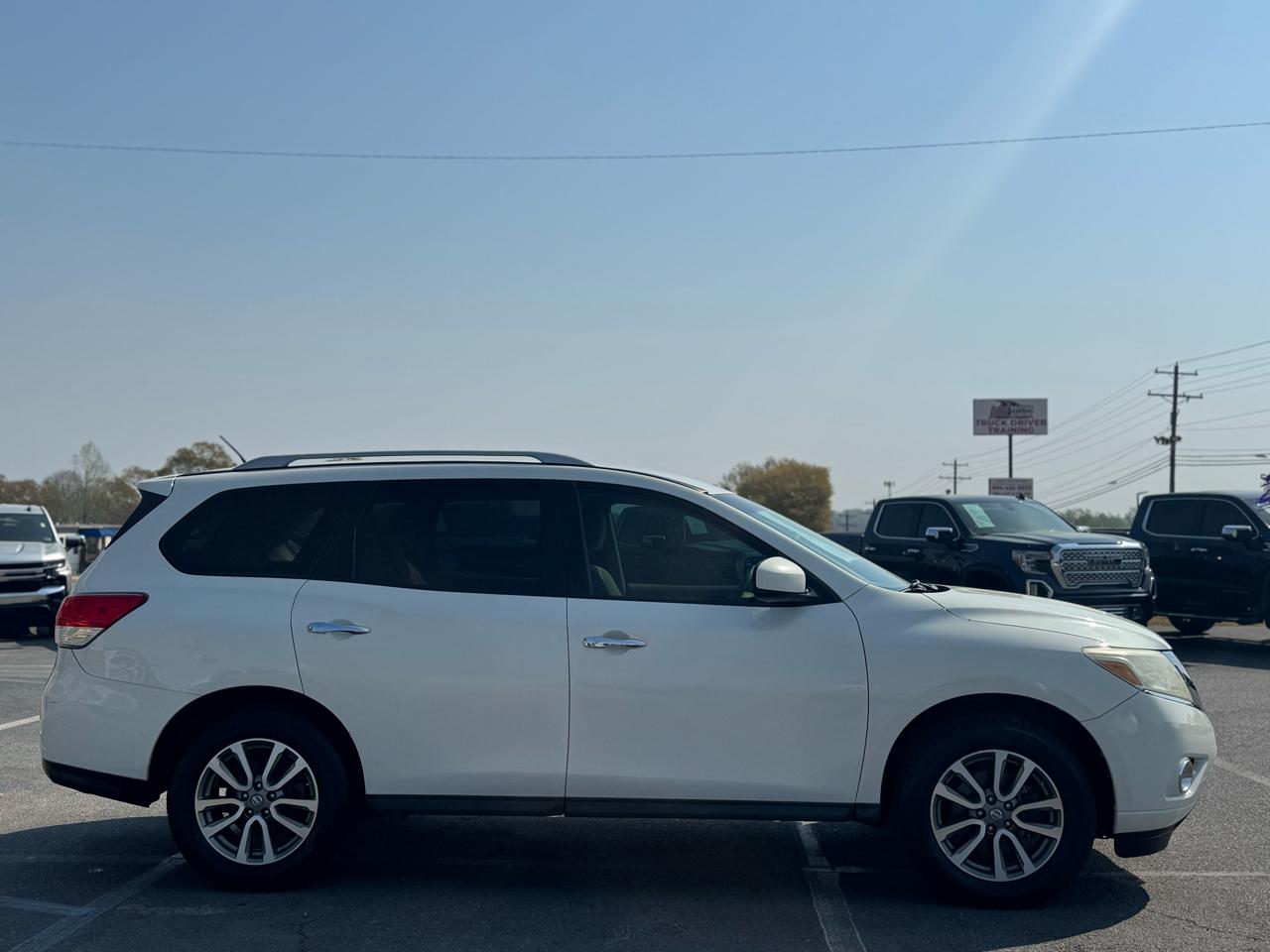 Nissan Pathfinder SV 4WD 2013