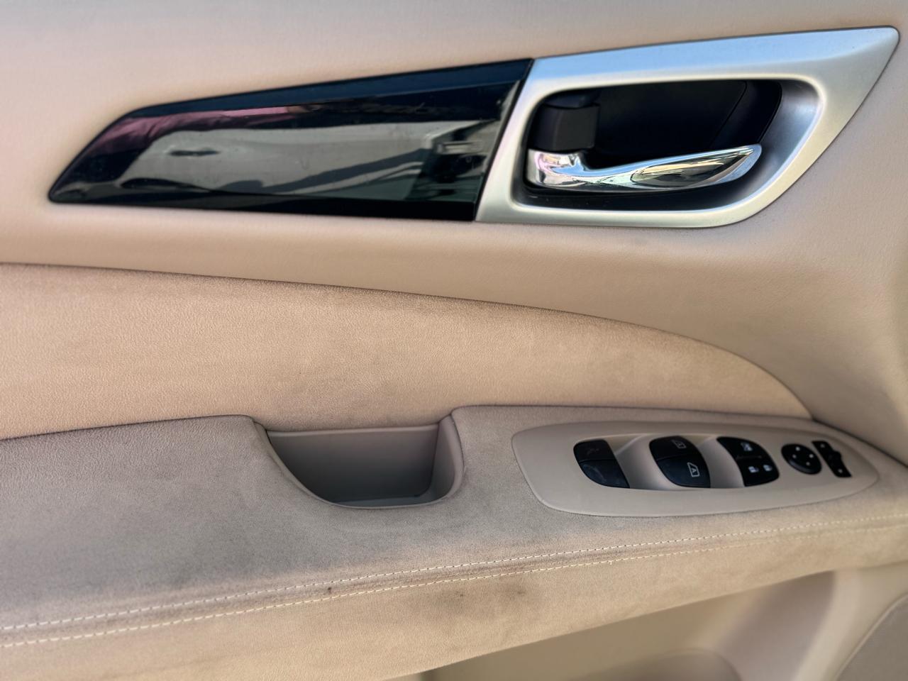 Nissan Pathfinder SV 4WD 2013