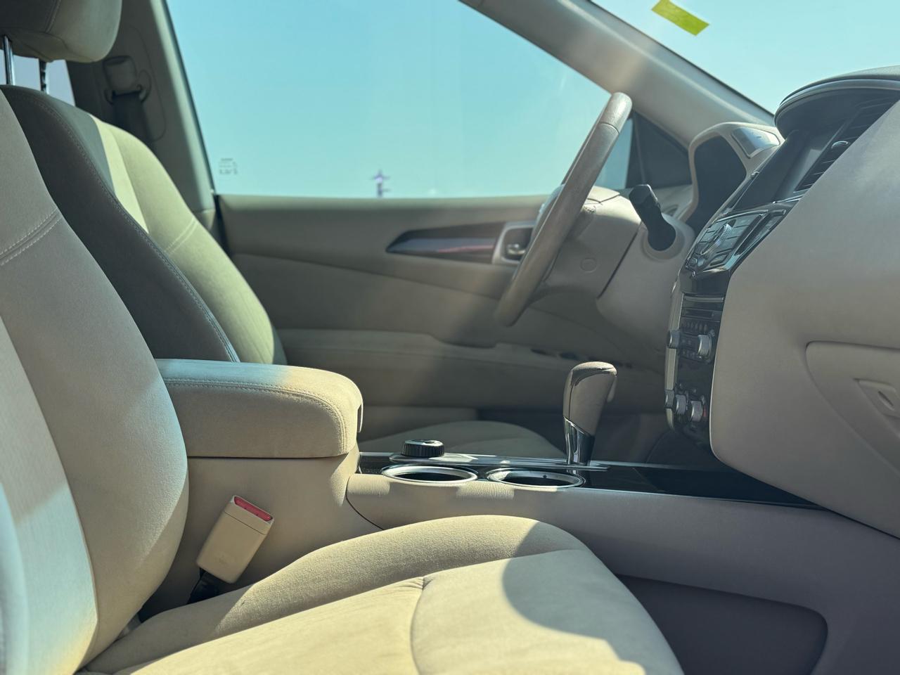 Nissan Pathfinder SV 4WD 2013