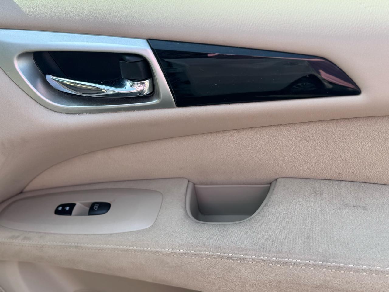 Nissan Pathfinder SV 4WD 2013