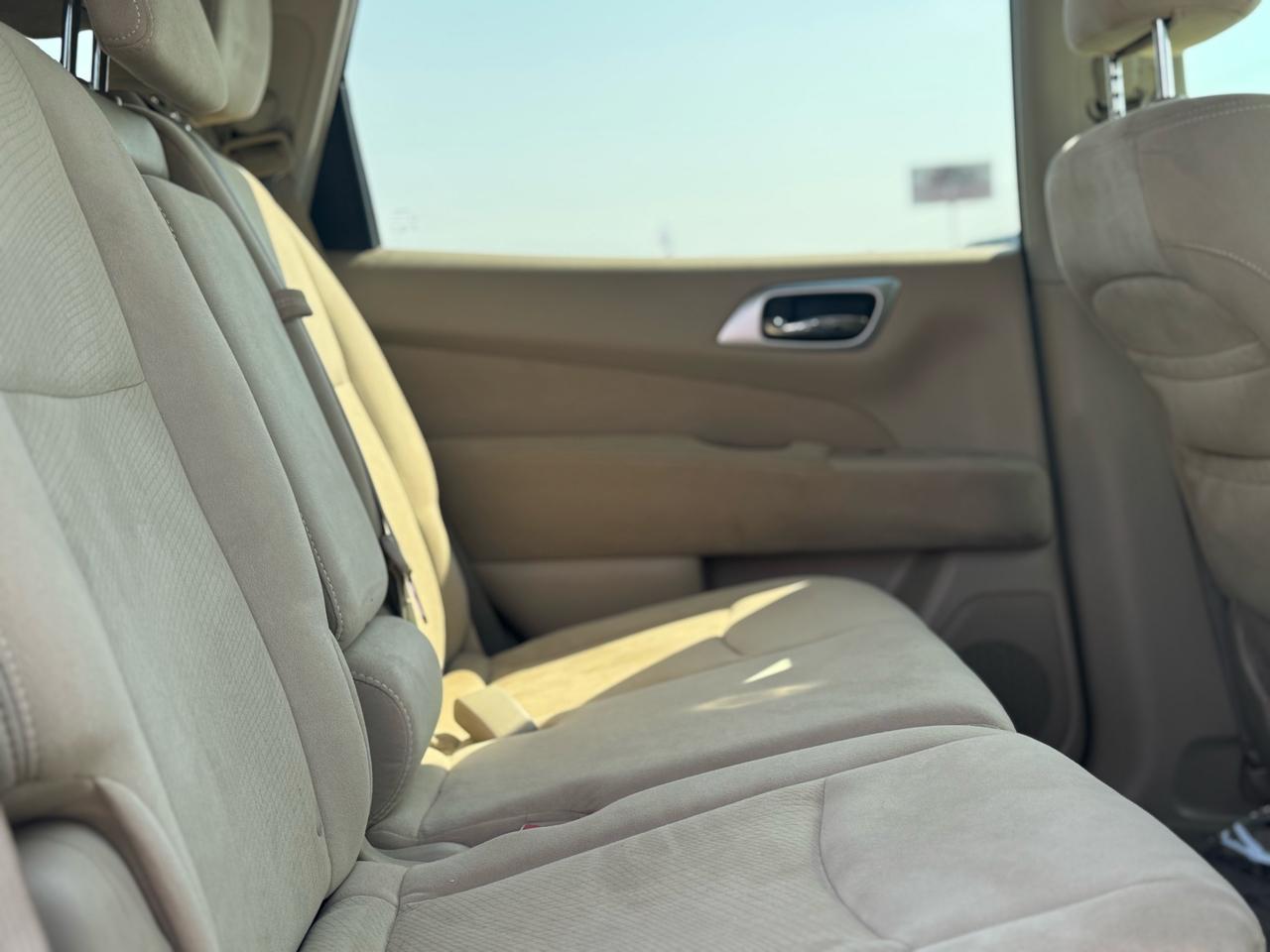 Nissan Pathfinder SV 4WD 2013