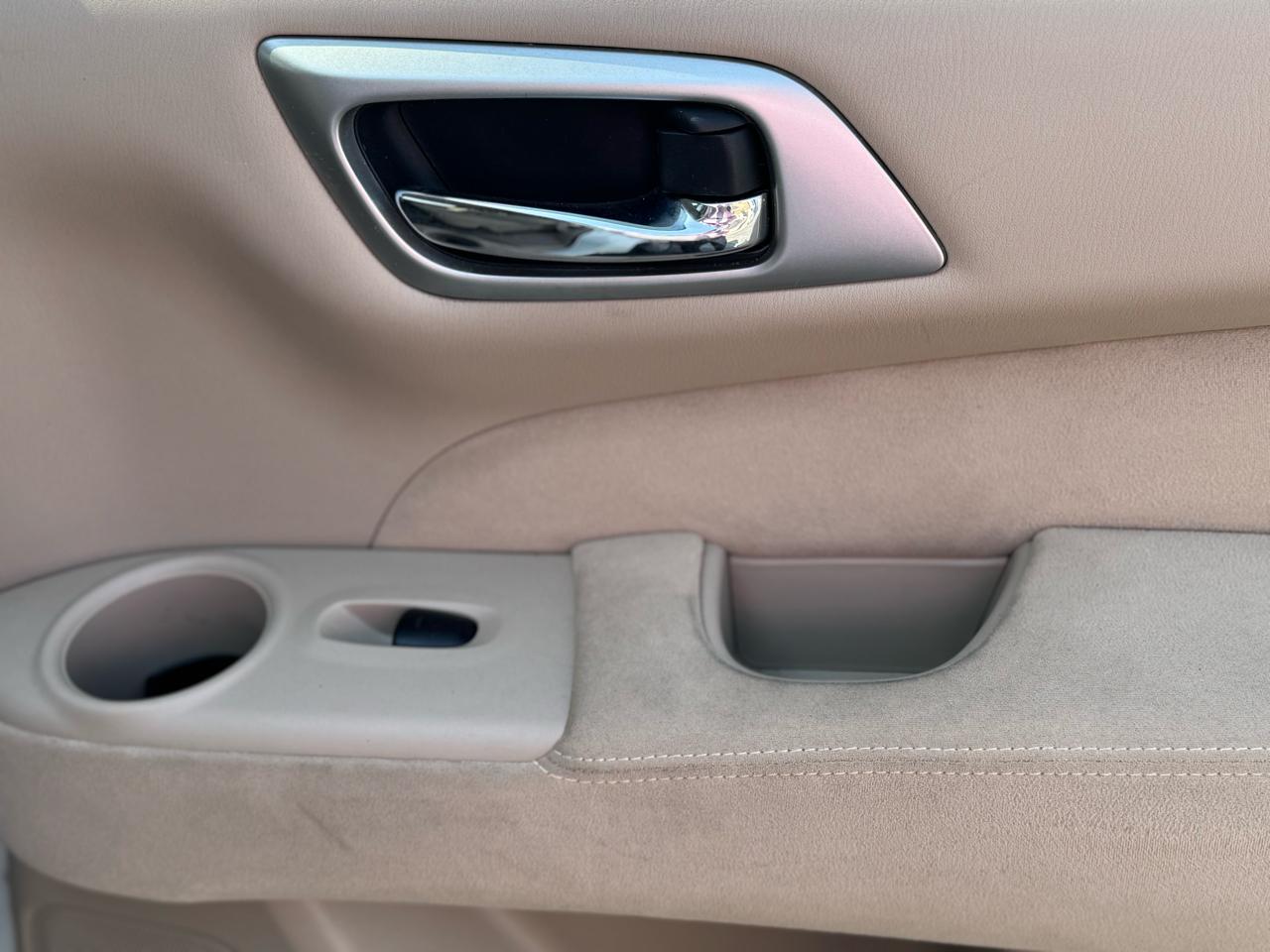 Nissan Pathfinder SV 4WD 2013