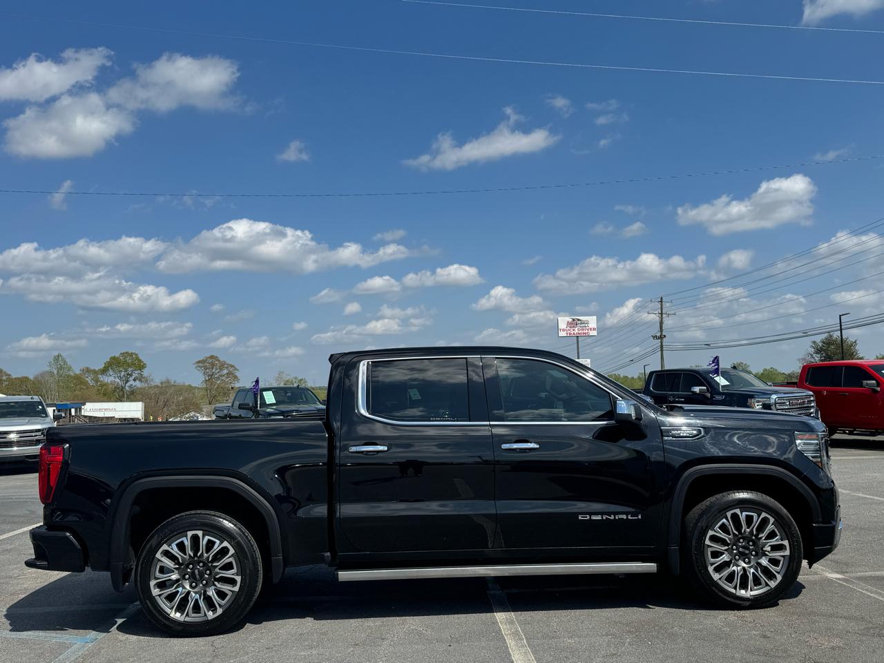 GMC Sierra 1500 Denali Ultimate Crew Cab 4WD 2024
