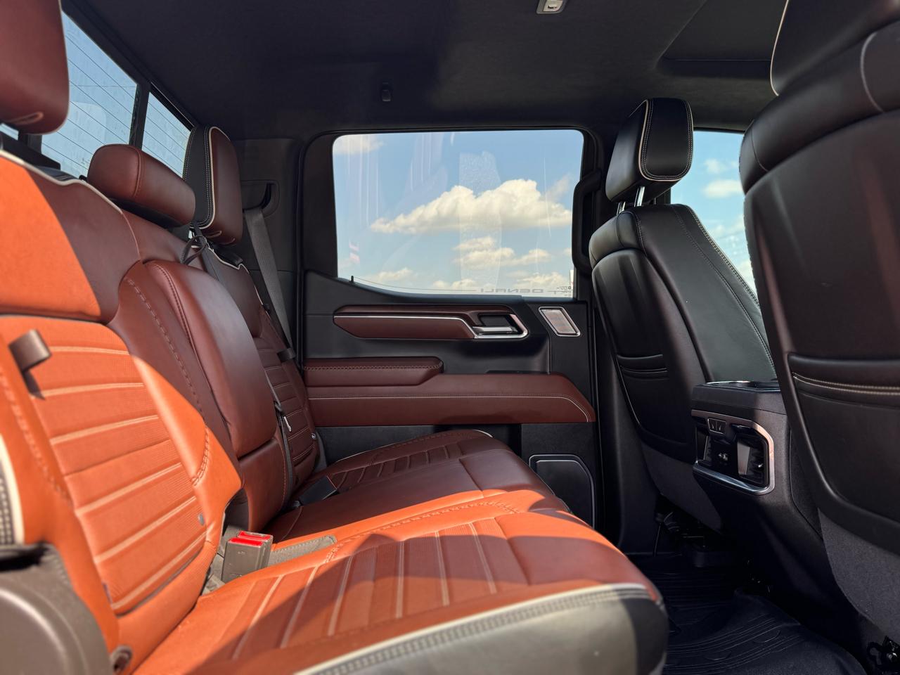 GMC Sierra 1500 Denali Ultimate Crew Cab 4WD 2024