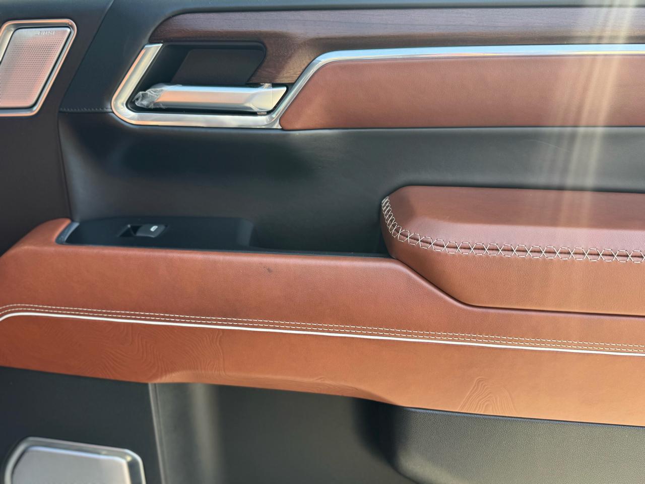 GMC Sierra 1500 Denali Ultimate Crew Cab 4WD 2024