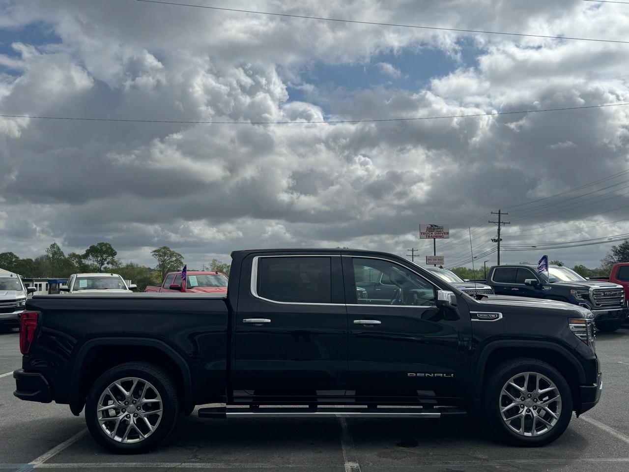GMC Sierra 1500 Denali Crew Cab Short Box 4WD 2023