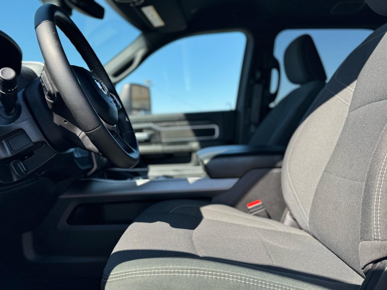 RAM 3500 Big Horn Crew Cab LWB 4WD DRW 2024