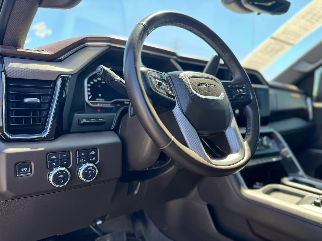 GMC Sierra 2500HD Denali Crew Cab 4WD SB 2024