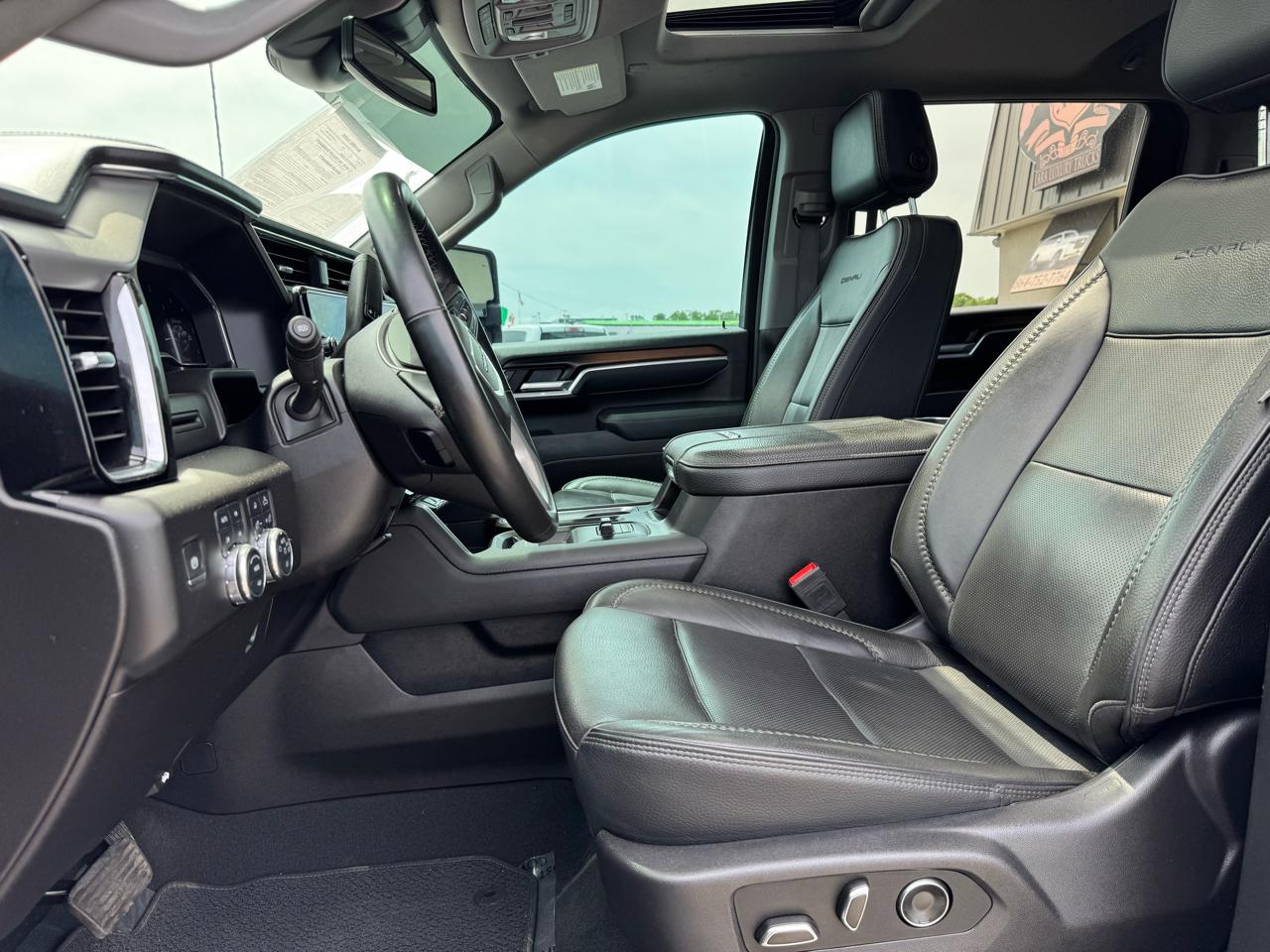 GMC Sierra 3500HD Denali Crew Cab Long Box 4WD 2025