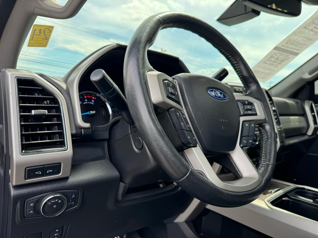 Ford F-250 SD Lariat Crew Cab 4WD 2019