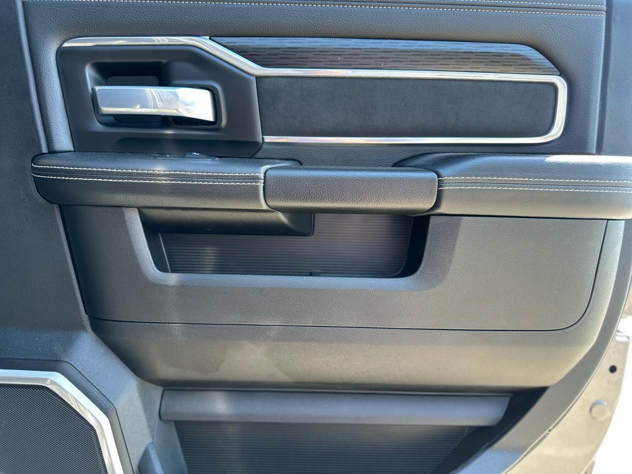 RAM 3500 Laramie Crew Cab SWB 4WD 2024