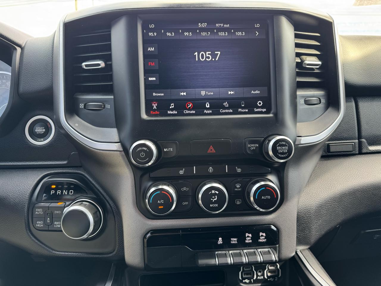 RAM 1500 Big Horn Crew Cab SWB 4WD 2020