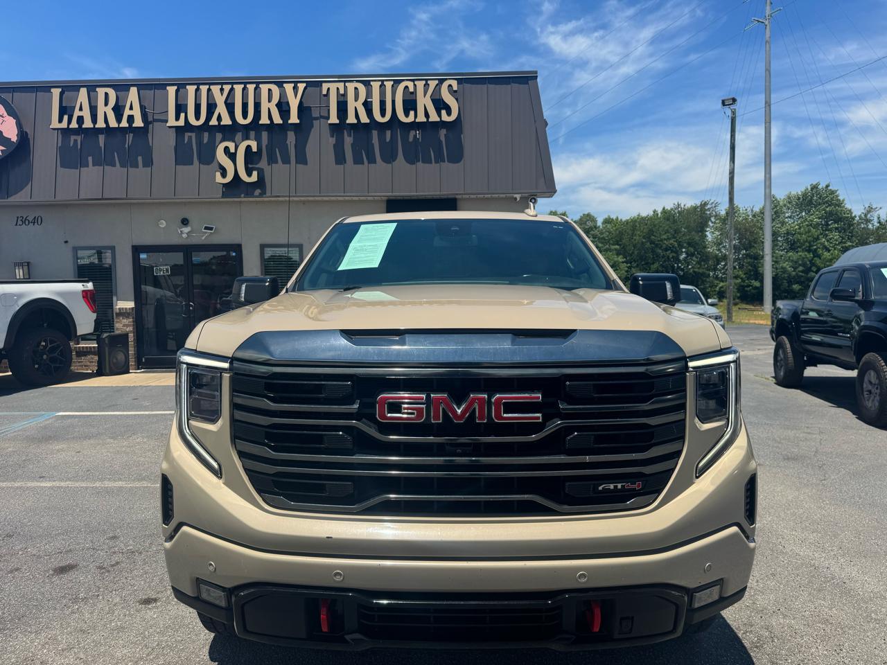 GMC Sierra 1500 AT4 Crew Cab 4WD 2023