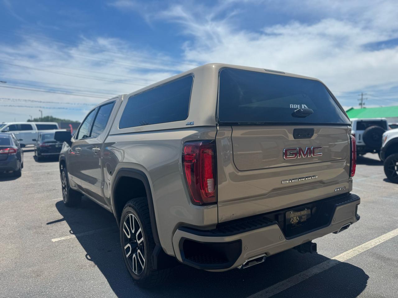 GMC Sierra 1500 AT4 Crew Cab 4WD 2023