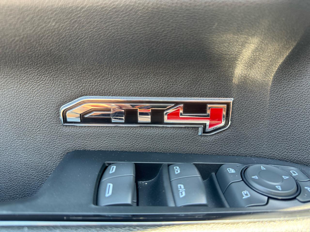 GMC Sierra 1500 AT4 Crew Cab 4WD 2023