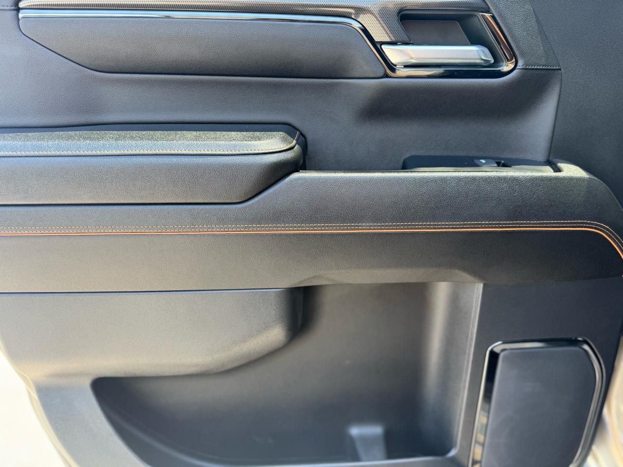 GMC Sierra 1500 AT4 Crew Cab 4WD 2023