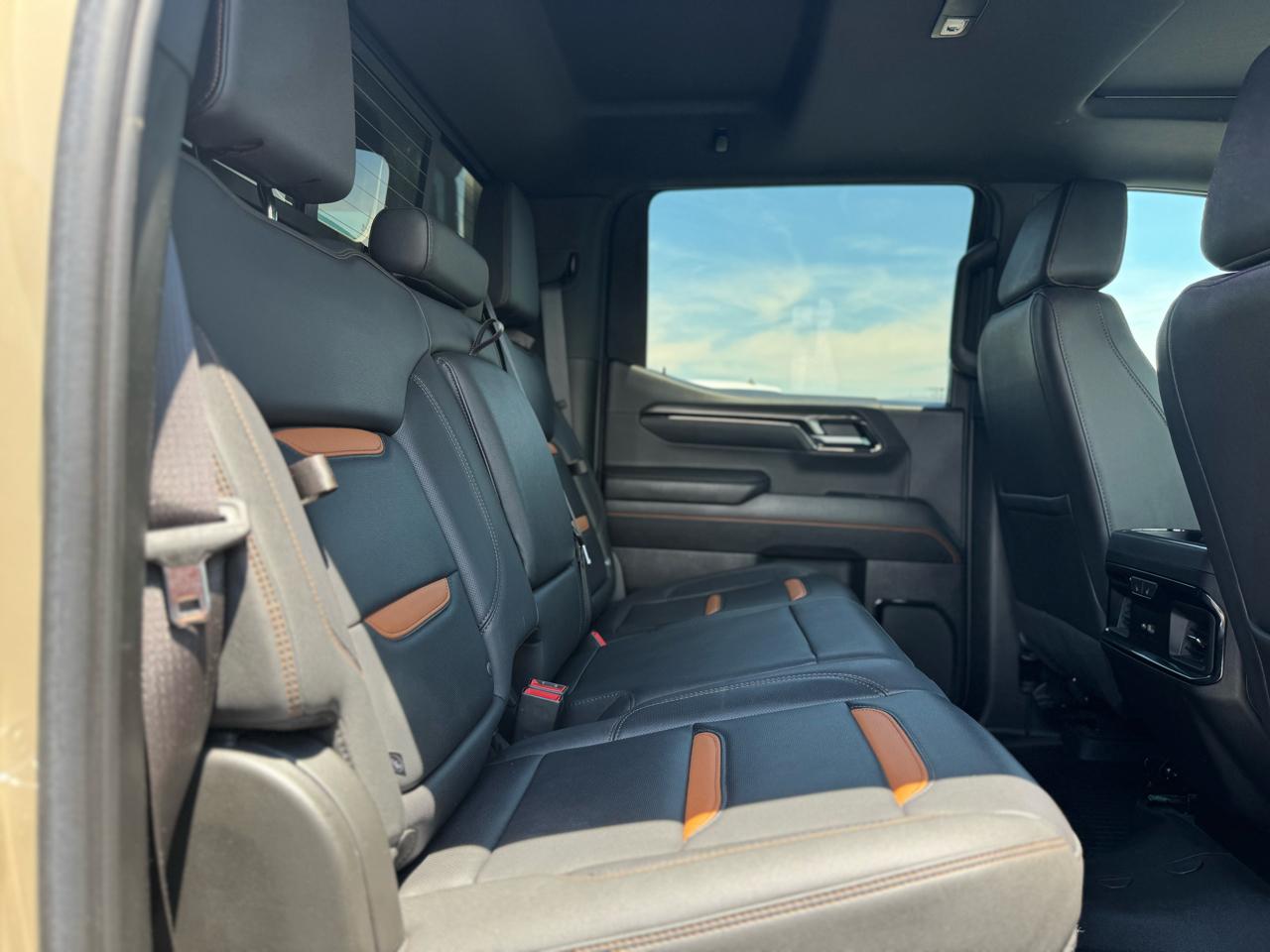 GMC Sierra 1500 AT4 Crew Cab 4WD 2023