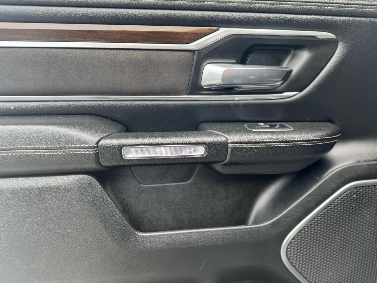 RAM 1500 Laramie Crew Cab SWB 4WD 2021