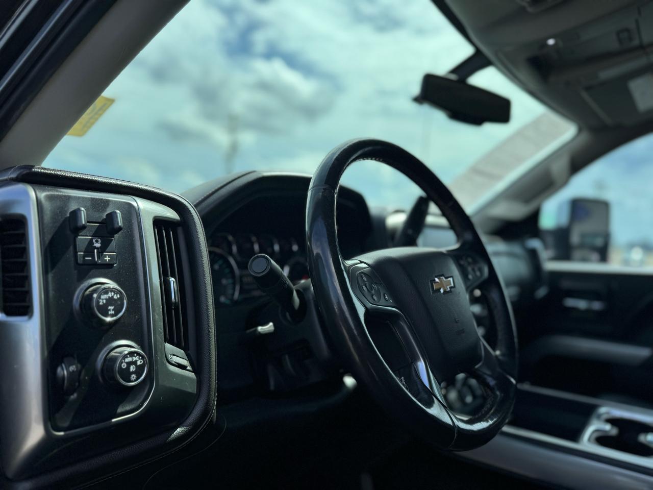 Chevrolet Silverado 1500 4WD Crew Cab 143.5" LTZ 2017