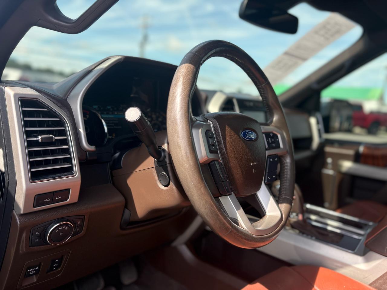 Ford F-150 SuperCrew Crew Cab 139" King Ranch 4WD 2018