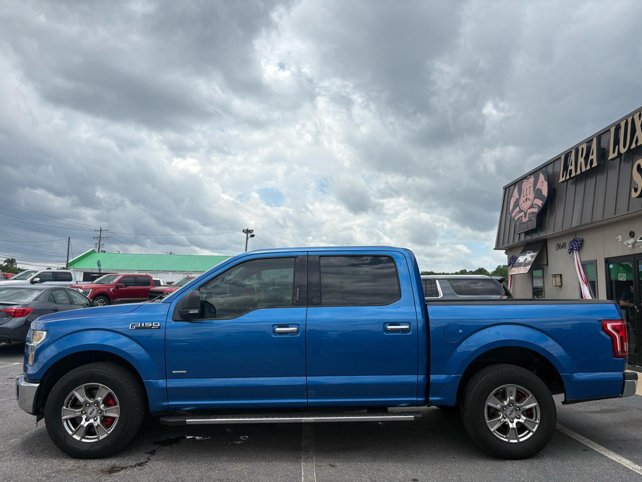 Ford F-150 2WD Reg Cab 122.5" XLT 2015