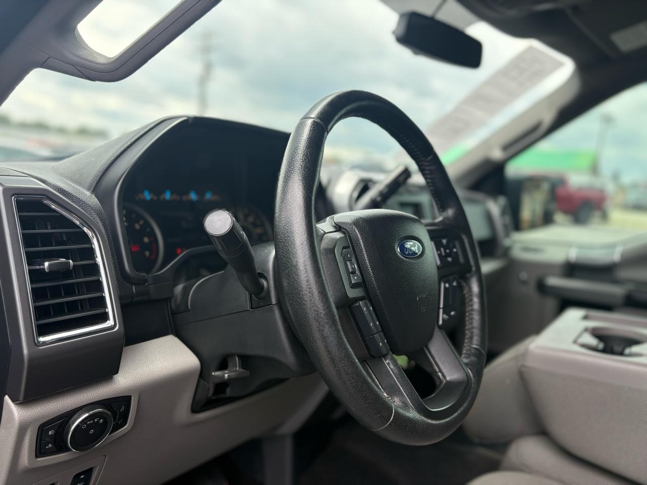 Ford F-150 2WD Reg Cab 122.5" XLT 2015