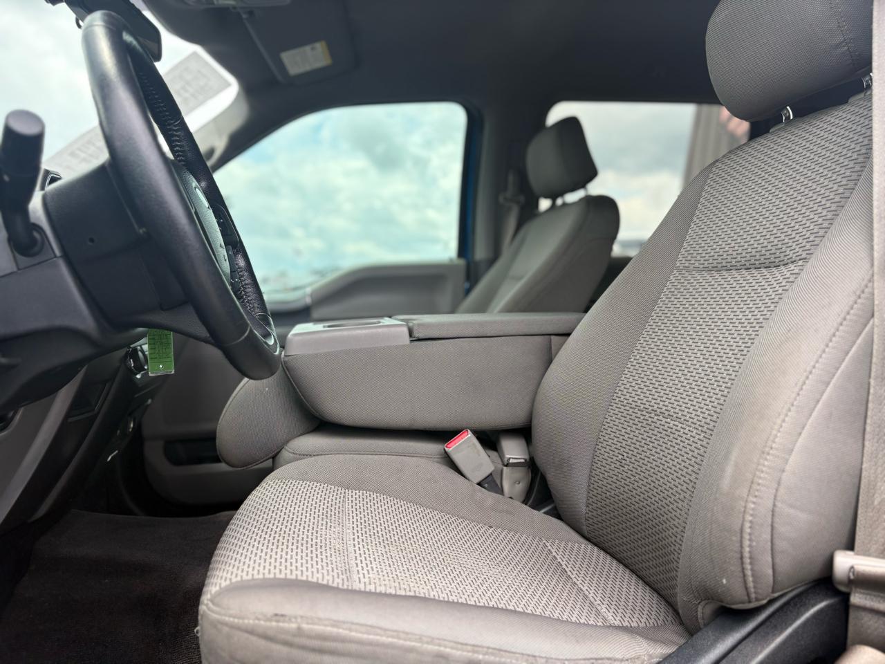 Ford F-150 2WD Reg Cab 122.5" XLT 2015