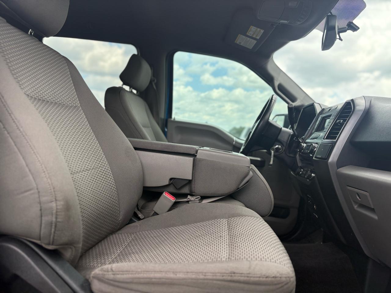 Ford F-150 2WD Reg Cab 122.5" XLT 2015