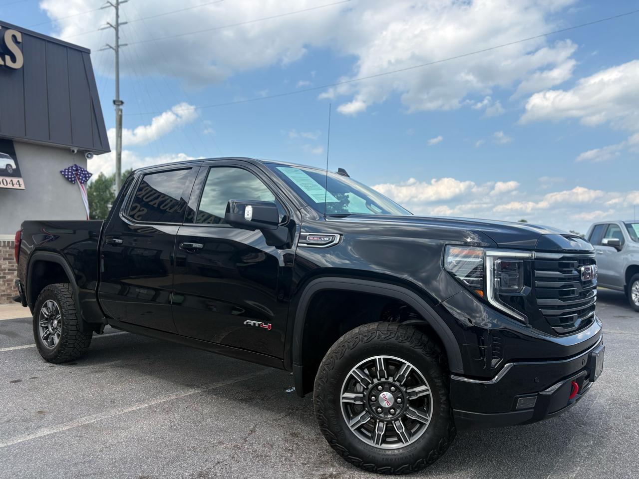 GMC Sierra 1500 AT4 Crew Cab 4WD 2025