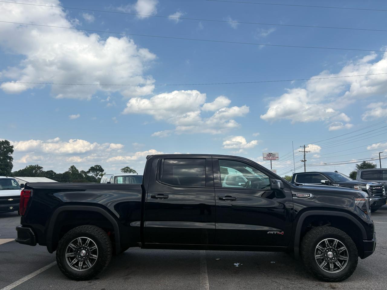 GMC Sierra 1500 AT4 Crew Cab 4WD 2025