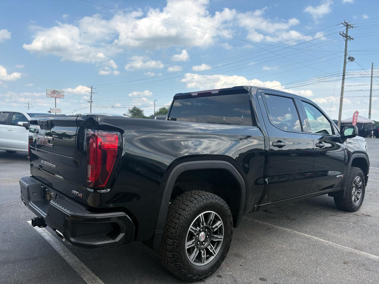 GMC Sierra 1500 AT4 Crew Cab 4WD 2025