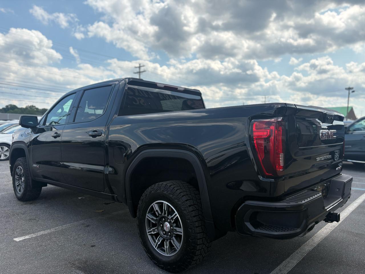 GMC Sierra 1500 AT4 Crew Cab 4WD 2025