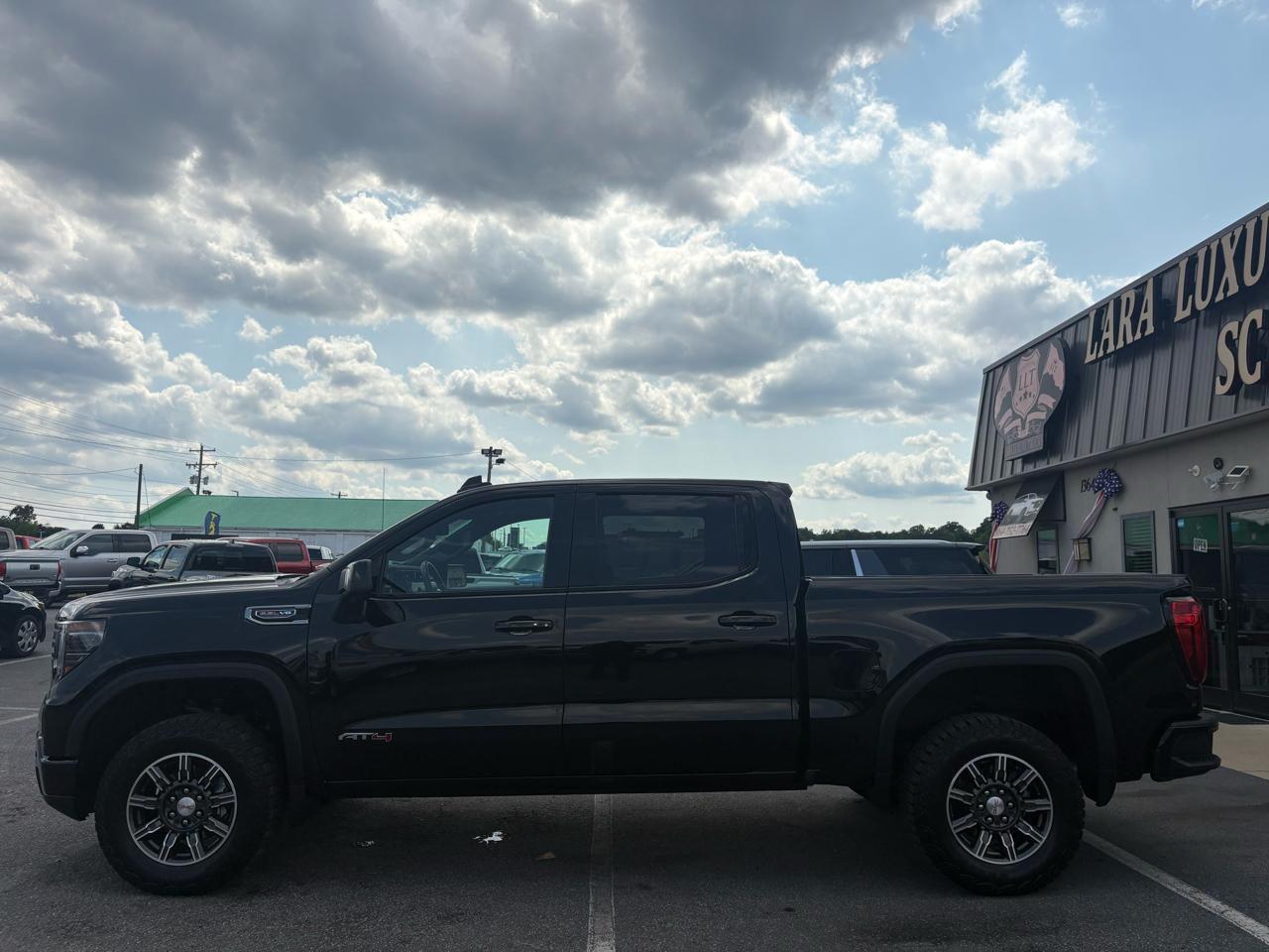 GMC Sierra 1500 AT4 Crew Cab 4WD 2025