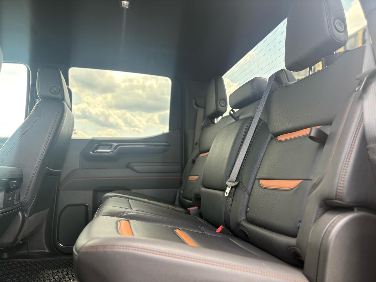 GMC Sierra 1500 AT4 Crew Cab 4WD 2025