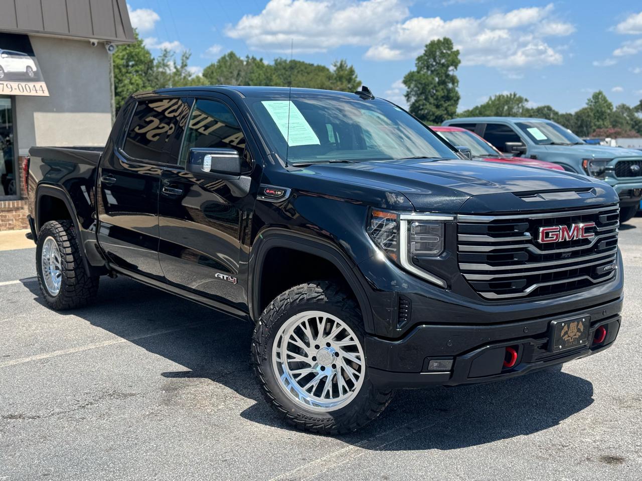 GMC Sierra 1500 AT4 Crew Cab 4WD 2025