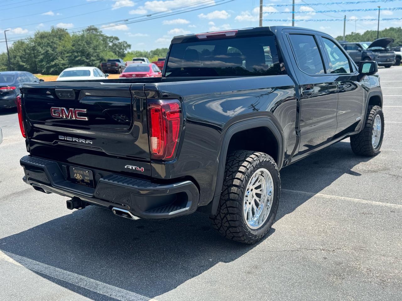 GMC Sierra 1500 AT4 Crew Cab 4WD 2025