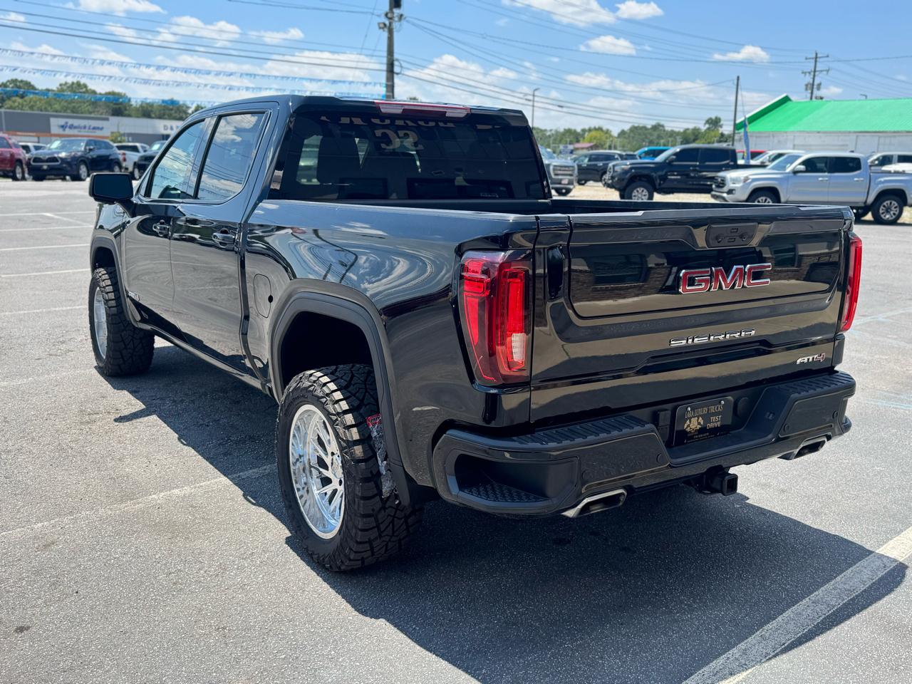 GMC Sierra 1500 AT4 Crew Cab 4WD 2025