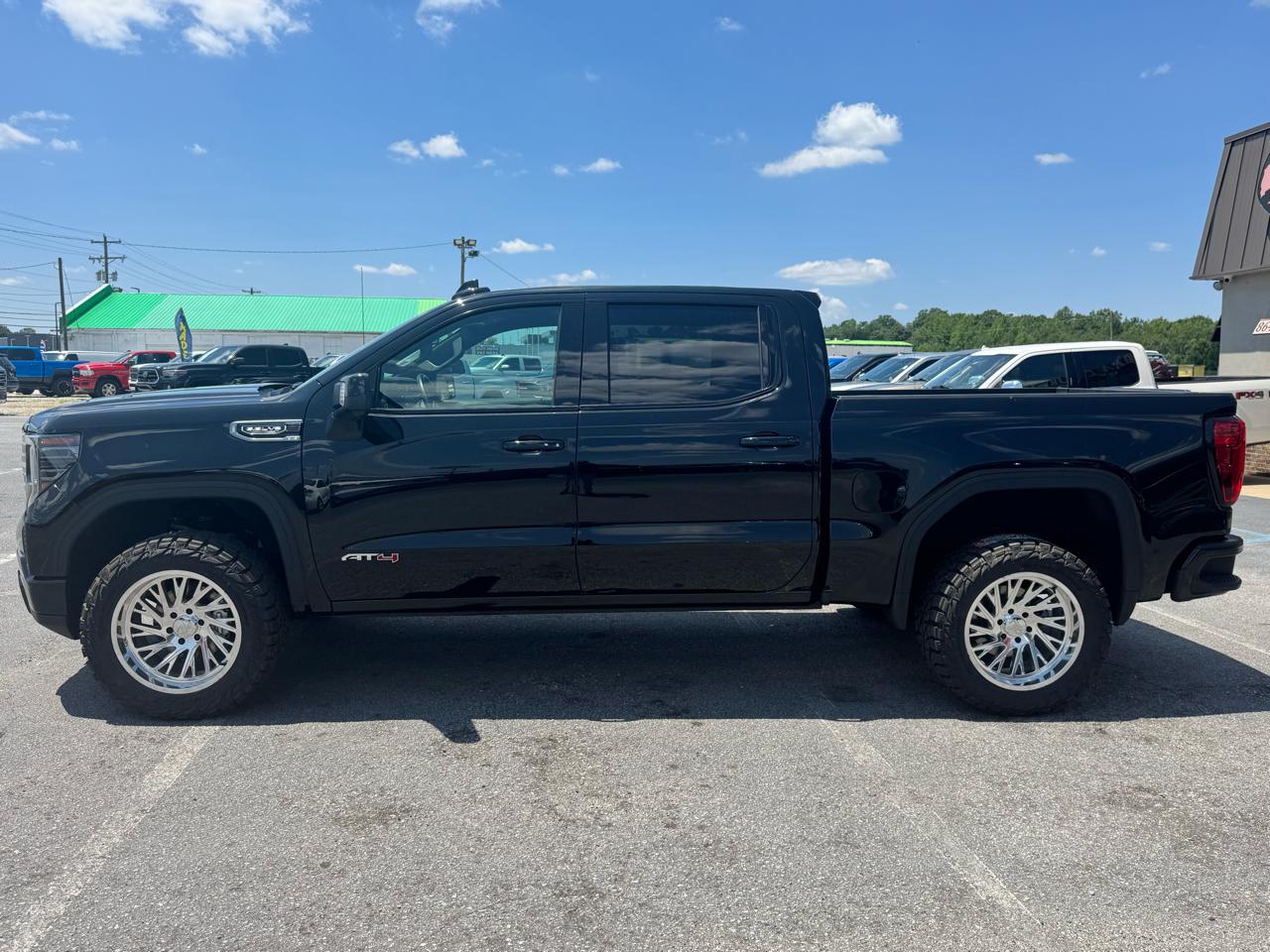 GMC Sierra 1500 AT4 Crew Cab 4WD 2025