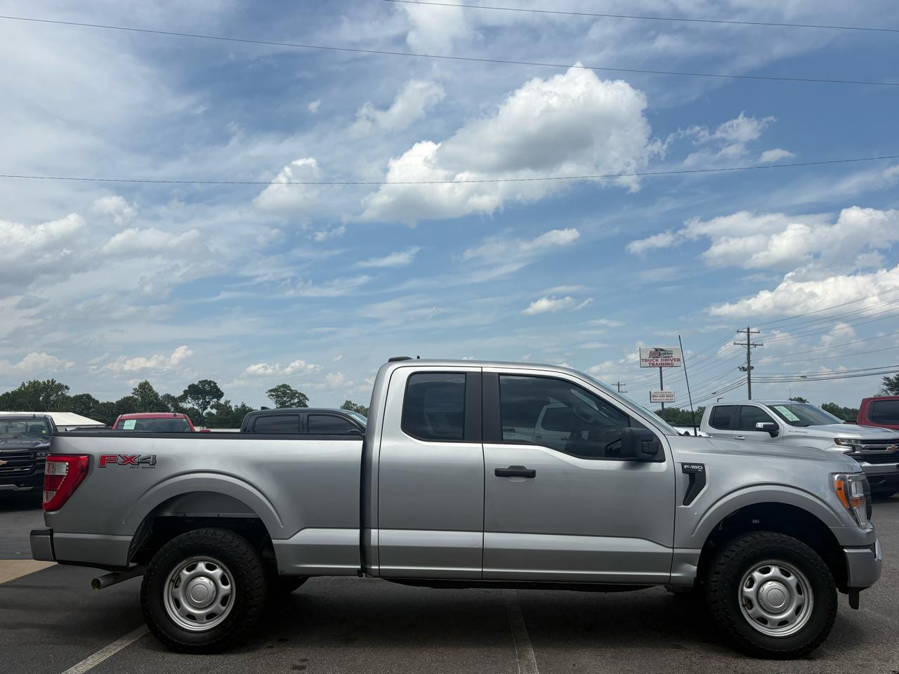 Ford F-150 4WD Reg Cab 122.5" XL 2022