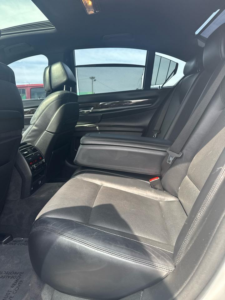 BMW 7-Series 750i xDrive 2013