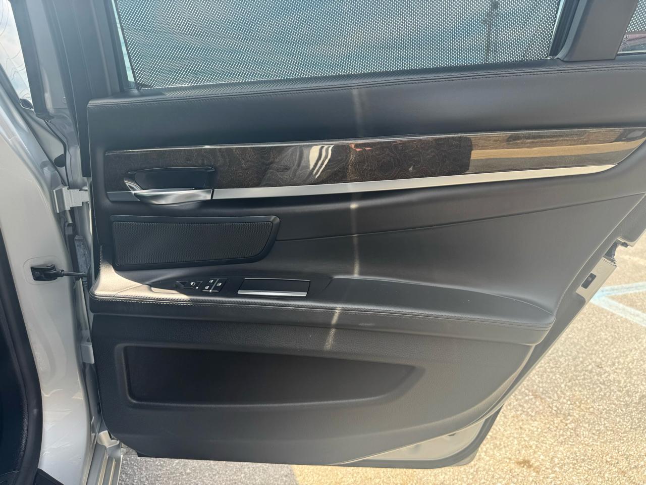 BMW 7-Series 750i xDrive 2013
