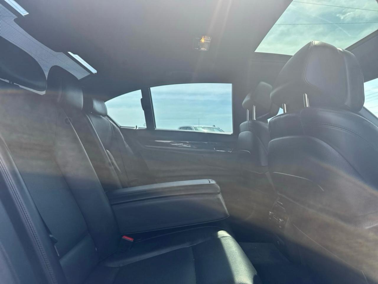 BMW 7-Series 750i xDrive 2013
