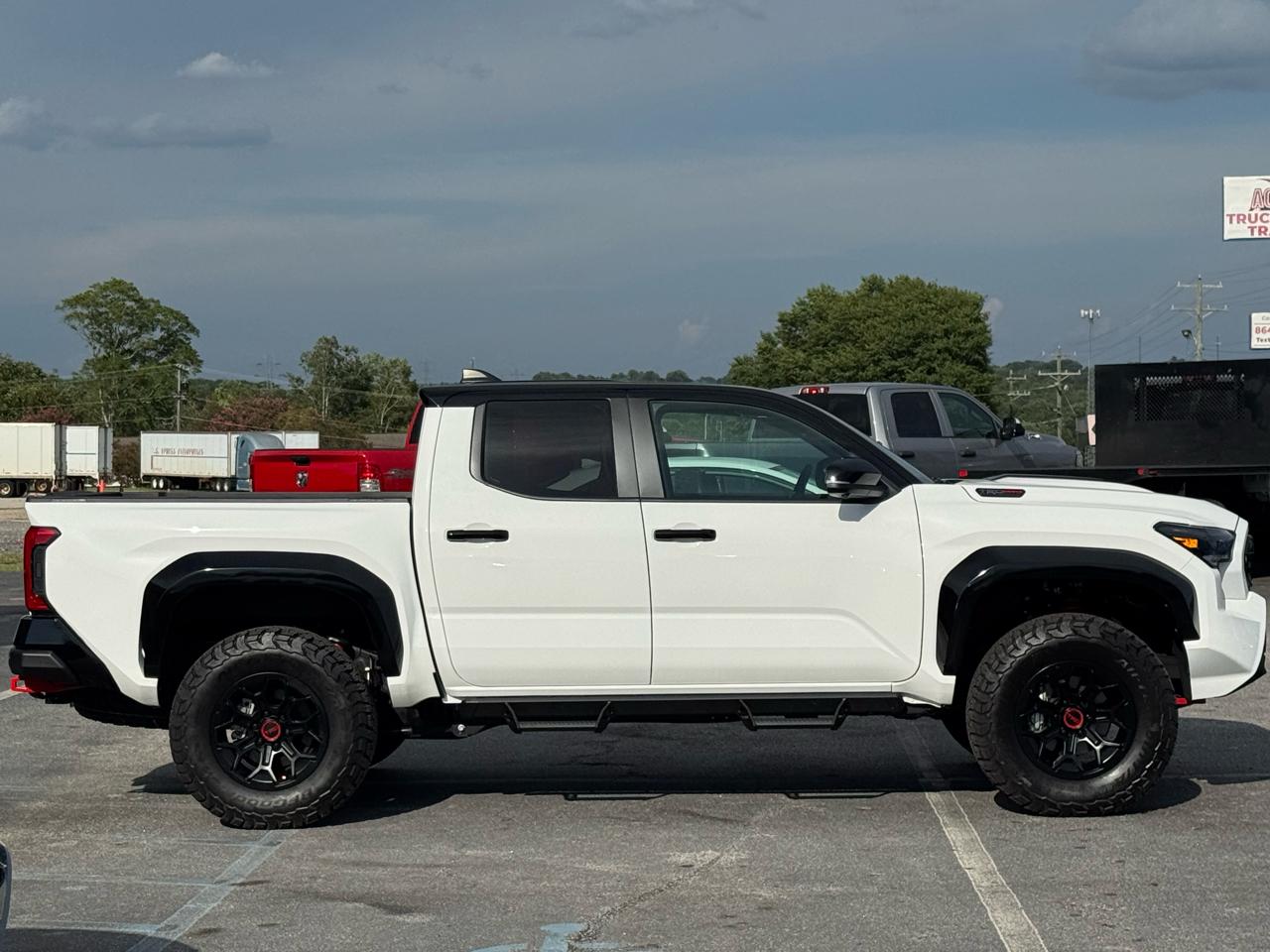 Toyota Tacoma Double Cab 4WD 2025