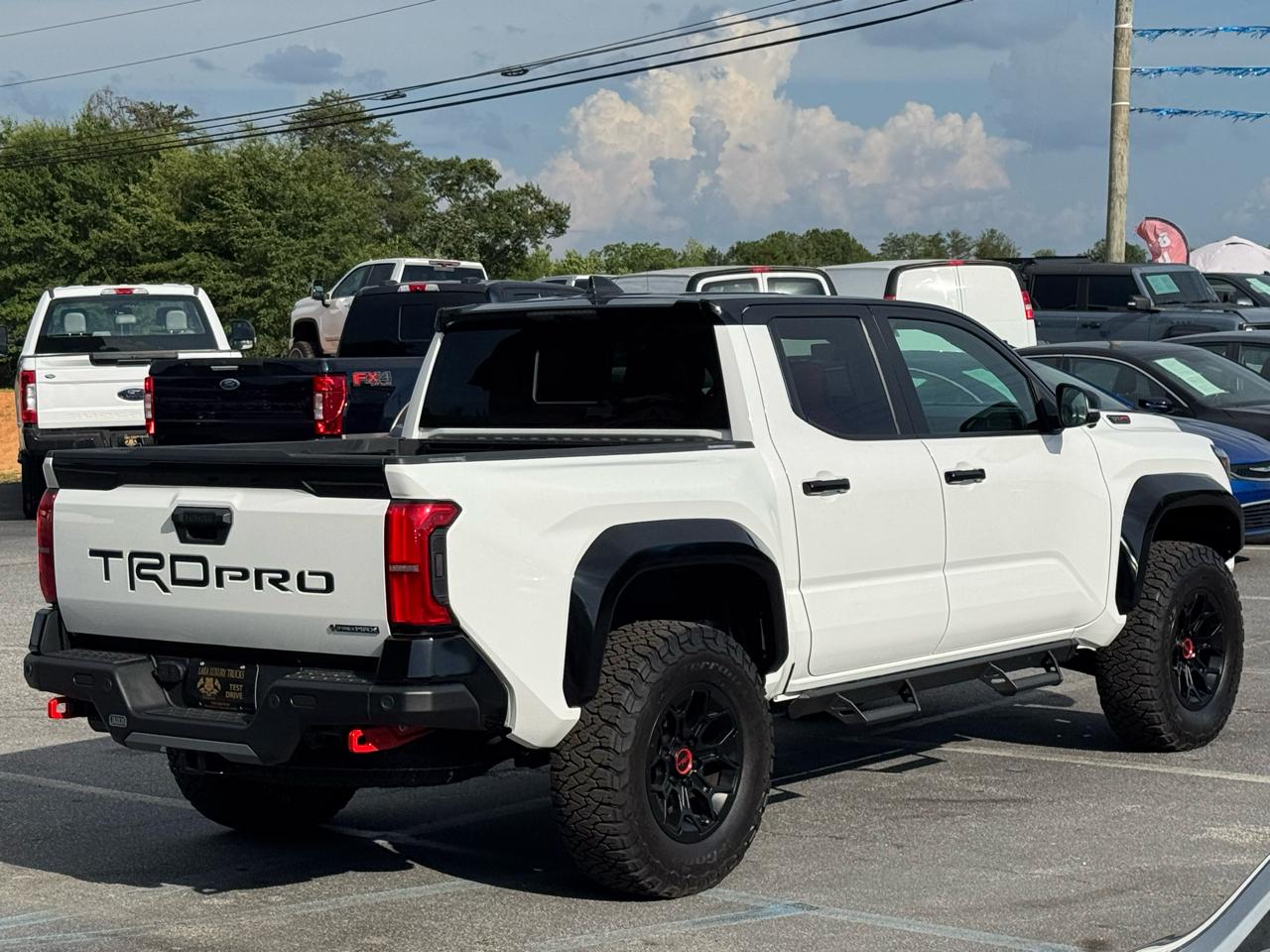 Toyota Tacoma Double Cab 4WD 2025