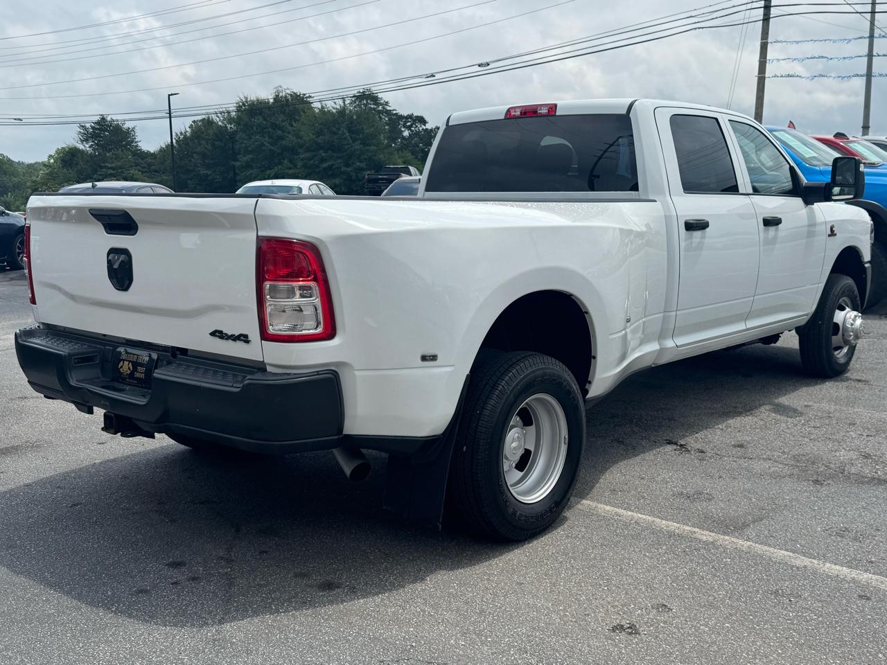 RAM 3500 Tradesman Crew Cab 4WD DRW 2024