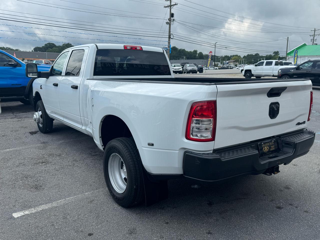 RAM 3500 Tradesman Crew Cab 4WD DRW 2024