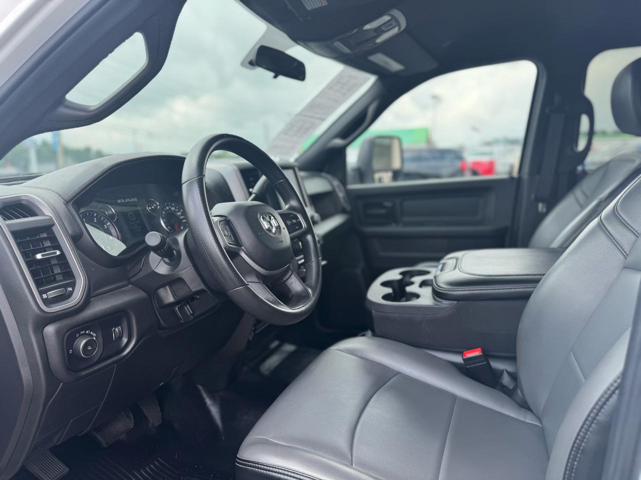 RAM 3500 Tradesman Crew Cab 4WD DRW 2024
