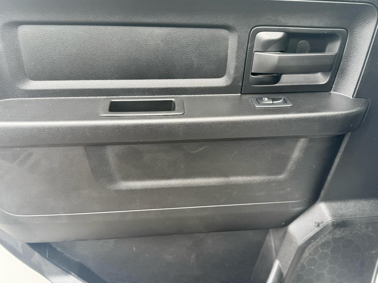 RAM 3500 Tradesman Crew Cab 4WD DRW 2024