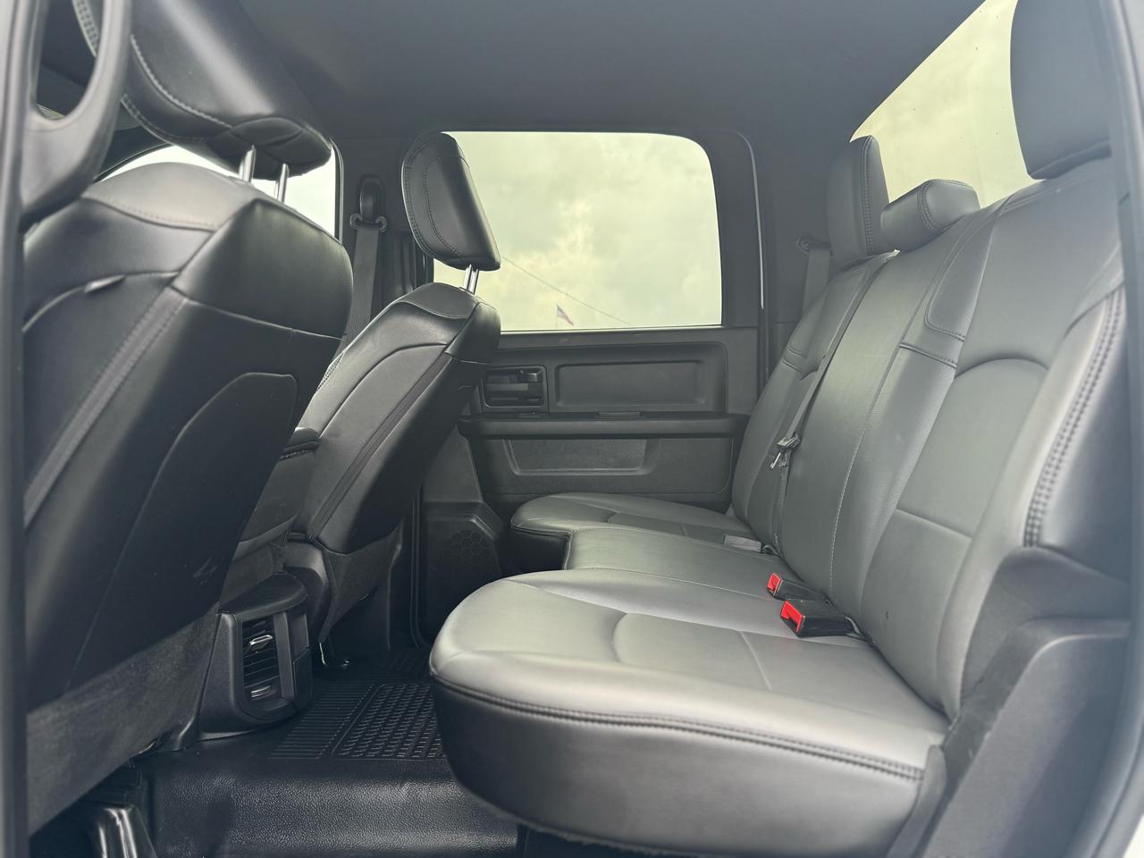 RAM 3500 Tradesman Crew Cab 4WD DRW 2024